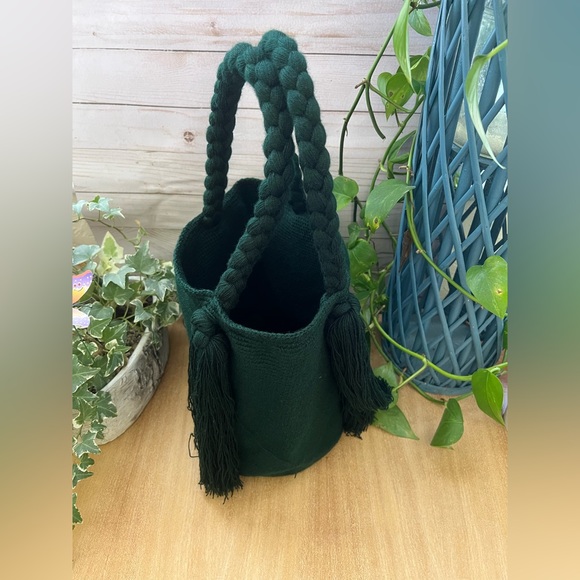 Classic Forest Green Top Handle Wayuu Bag - Handwoven Trendy Tote Bag - Picture 6 of 6